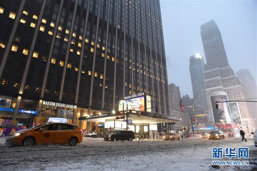 纽约大雪 航班取消,学校停课