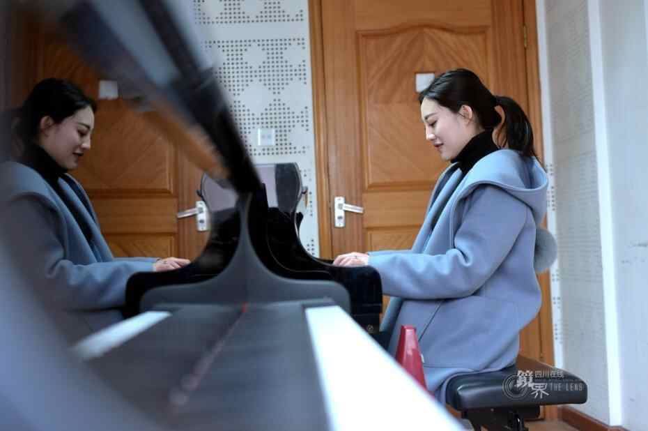 从英语老师到网络经纪人:成都五爷的华丽变身