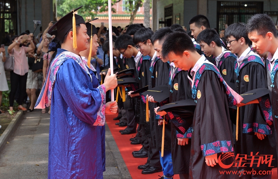 广东广雅中学举行冠冕礼