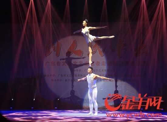 广东省文联组织文艺志愿者送欢乐到企业