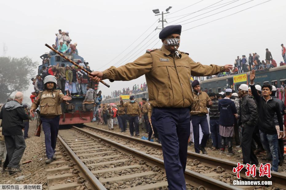能落脚就是胜利 孟加拉国火车人满为患严重超载