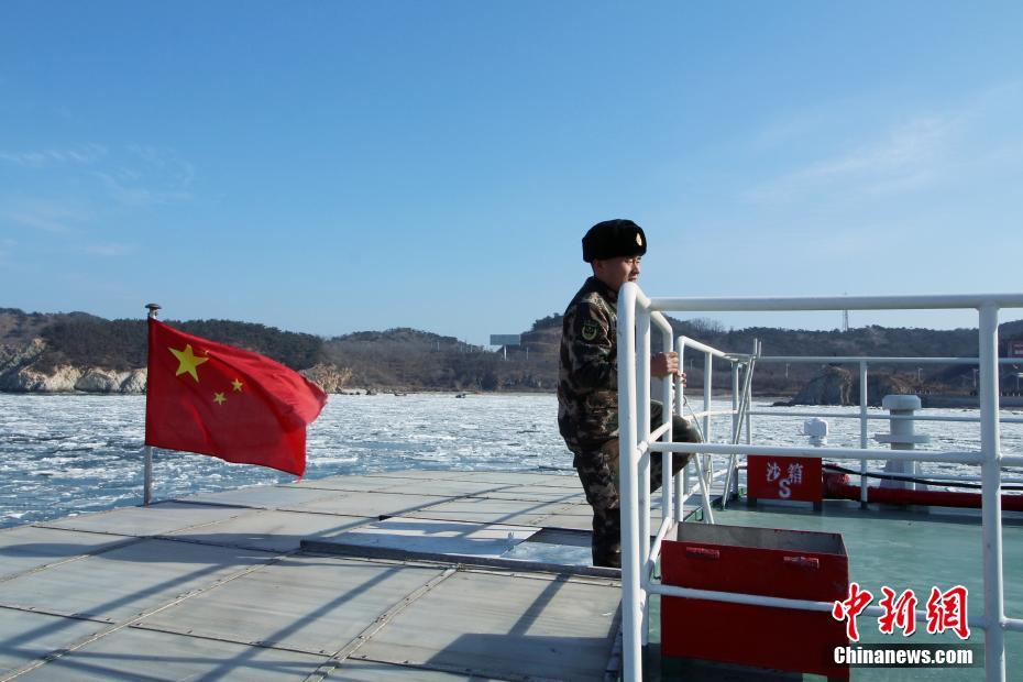 辽宁大连黄海海域出现大面积海冰