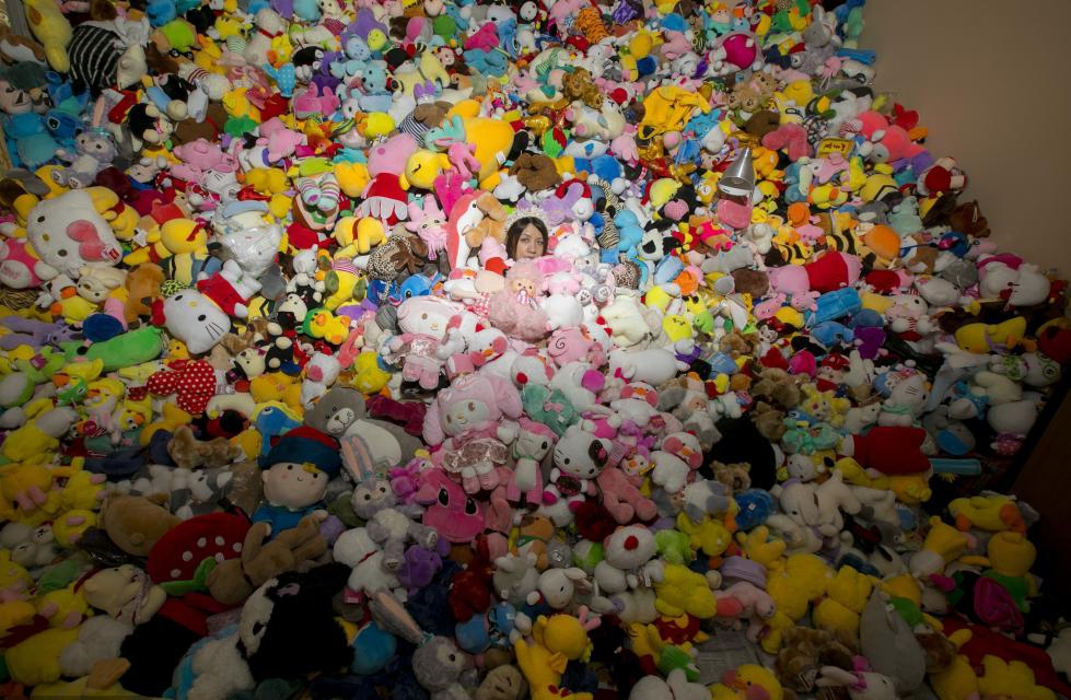 广东清远90后女孩一年花费4万多 抓了近7千个娃娃