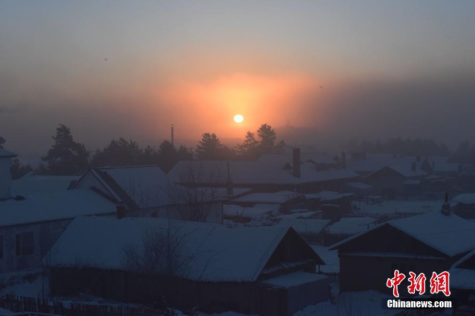 黑龙江漠河-45℃极寒天气现“冰雾”