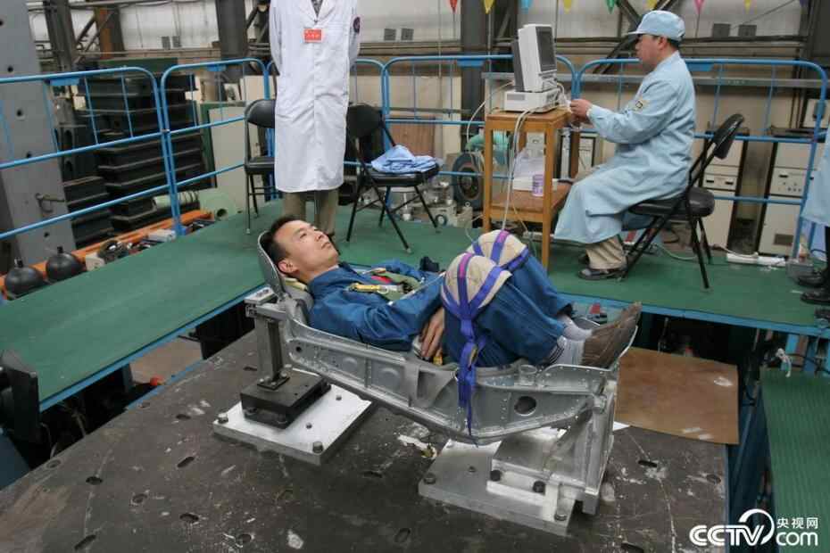 8大类140多个科目 揭秘航天员是怎么养成的