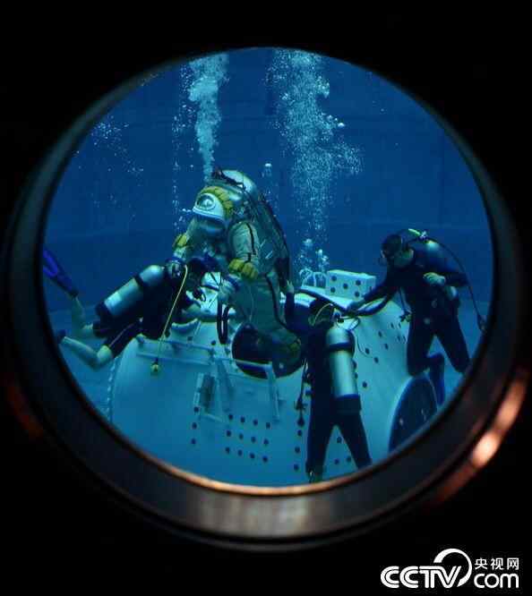 8大类140多个科目 揭秘航天员是怎么养成的