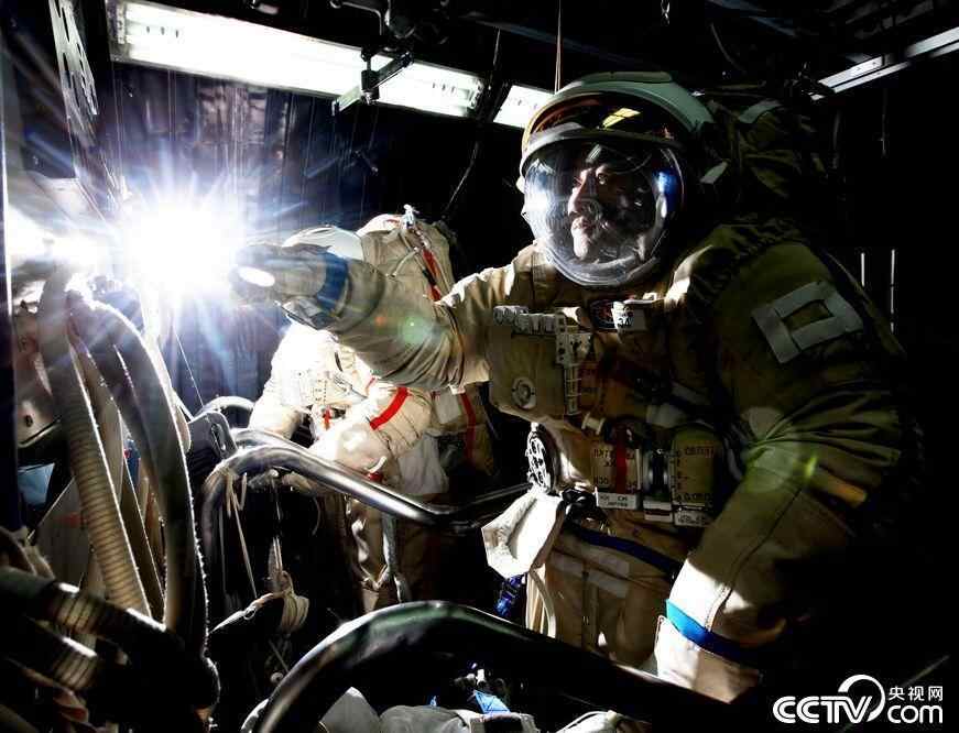 8大类140多个科目 揭秘航天员是怎么养成的