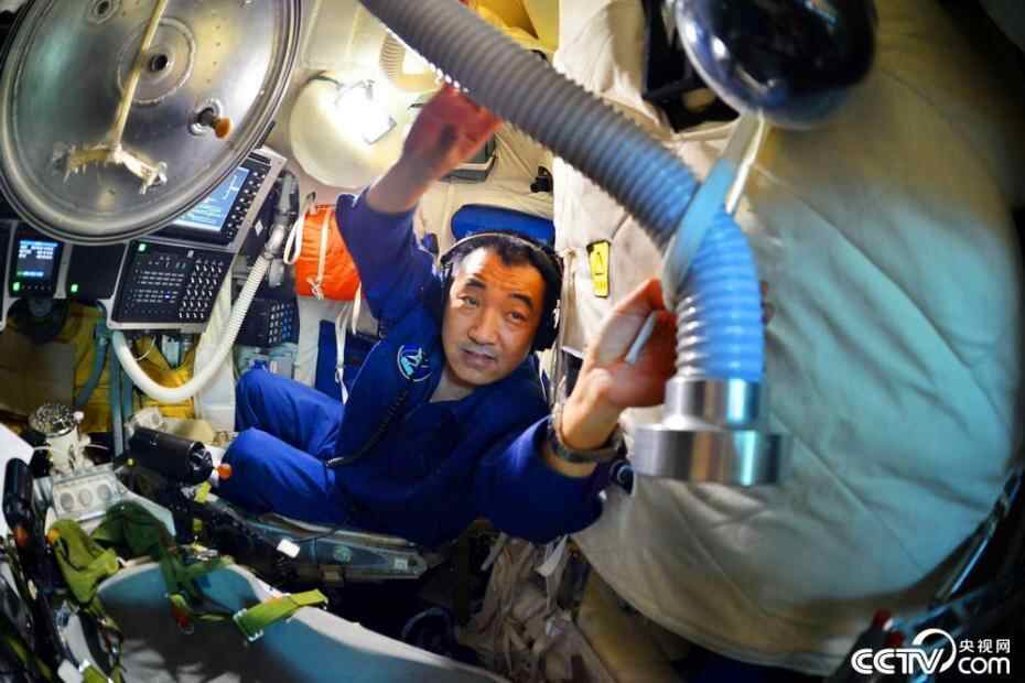 8大类140多个科目 揭秘航天员是怎么养成的