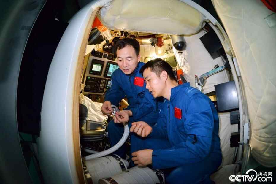 8大类140多个科目 揭秘航天员是怎么养成的