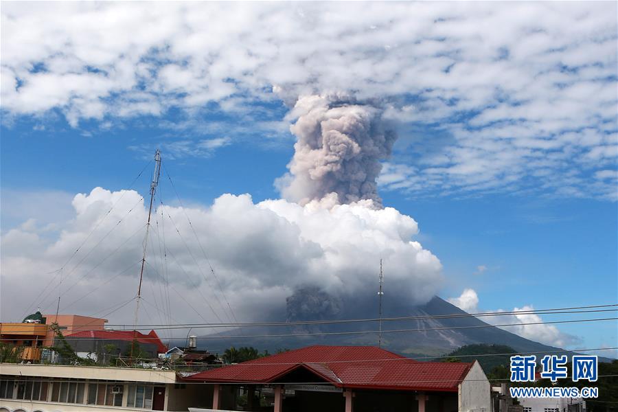 菲律宾马荣火山持续喷发