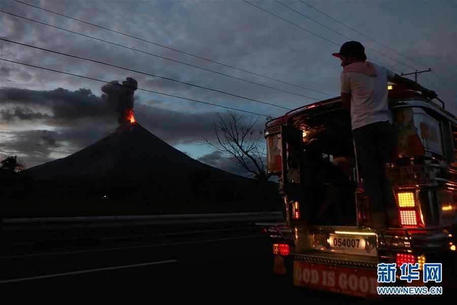 菲律宾马荣火山持续喷发