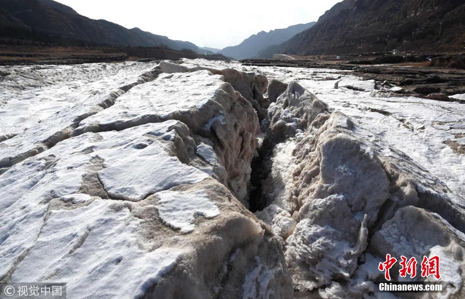 黄河壶口段流凌封河 冰凌厚度超过八米