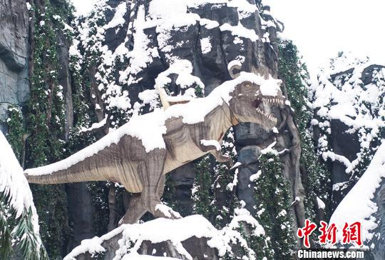 江苏暴雪让恐龙“披银装”穿越“侏罗纪”