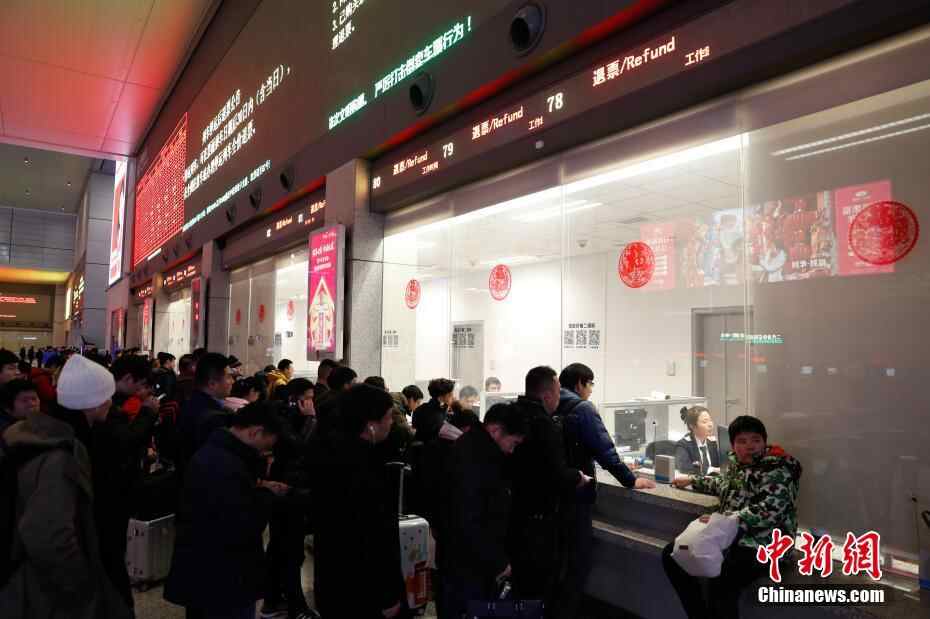 受雨雪天气影响 上海通往北方部分列车晚点或停运