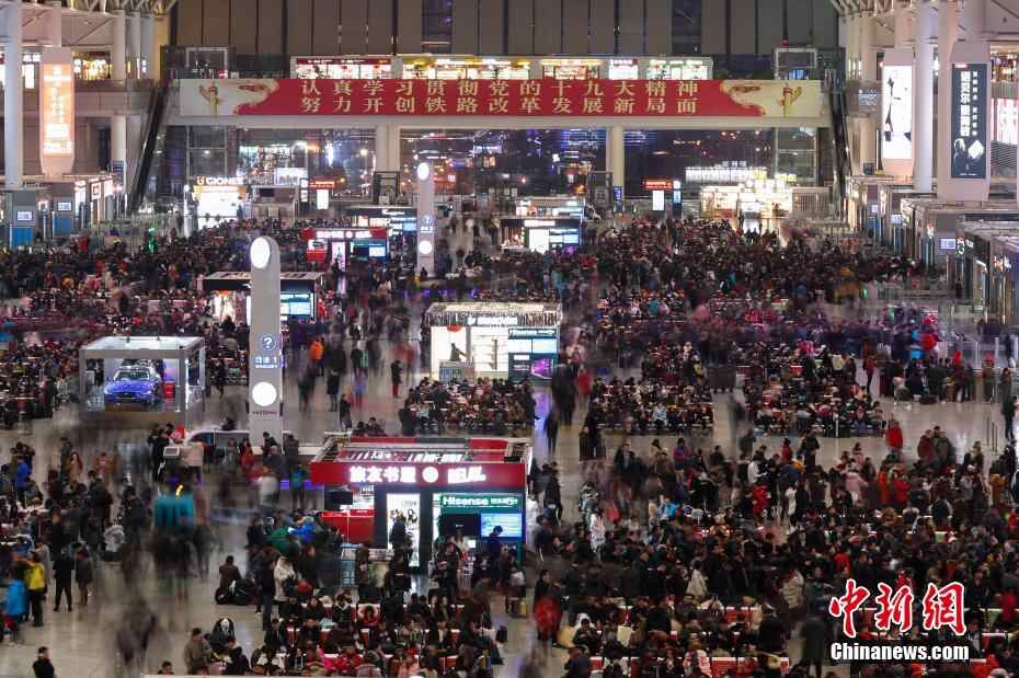 受雨雪天气影响 上海通往北方部分列车晚点或停运