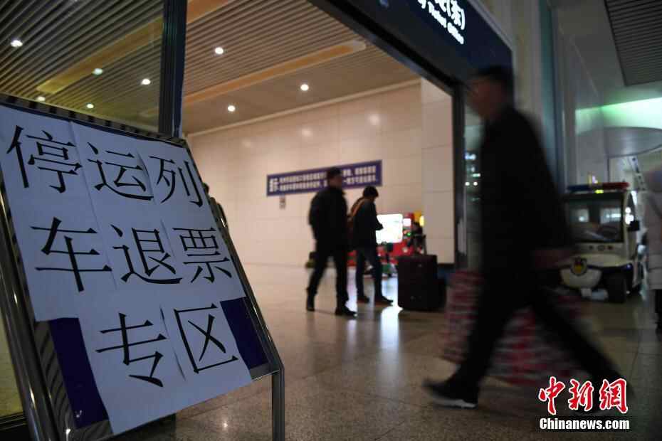 受雨雪天气影响 上海通往北方部分列车晚点或停运