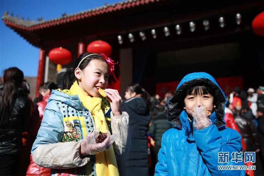 河北平山举行千人年糕宴