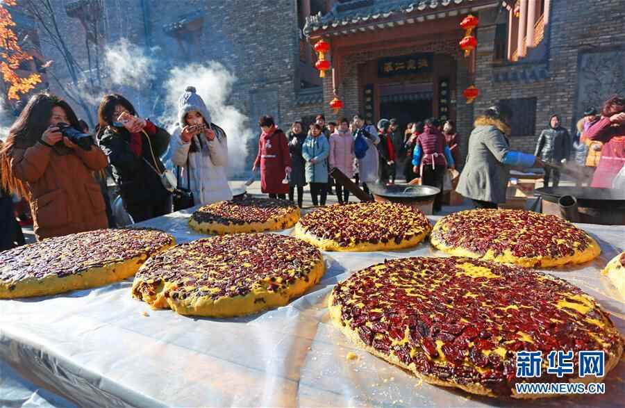 河北平山举行千人年糕宴