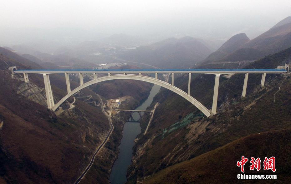 航拍世界最大跨度钢筋混凝土拱桥