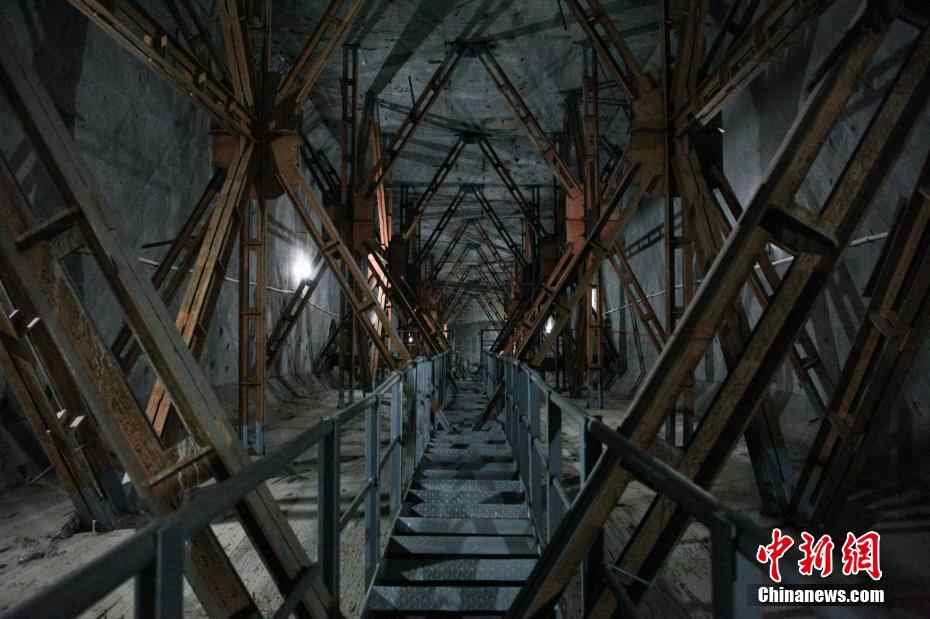 航拍世界最大跨度钢筋混凝土拱桥