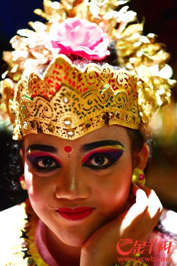 跳传统舞的演员