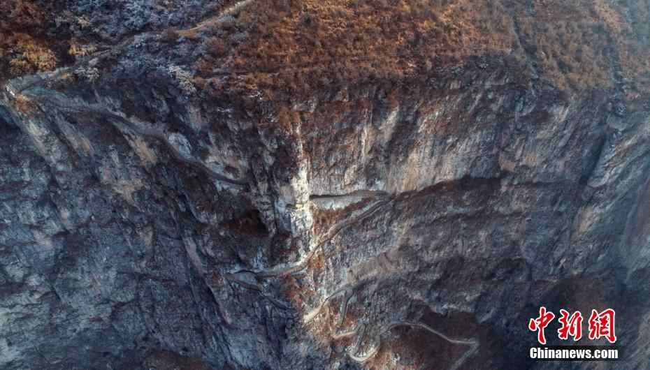 大渡河峡谷绝壁上的“天边”村寨