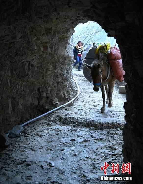 大渡河峡谷绝壁上的“天边”村寨