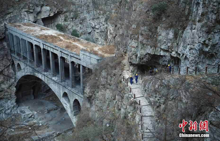 大渡河峡谷绝壁上的“天边”村寨
