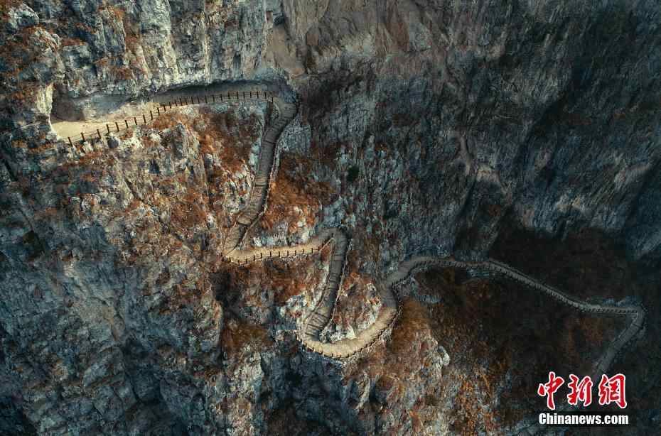 大渡河峡谷绝壁上的“天边”村寨