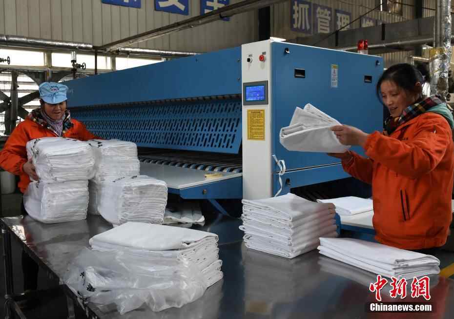 卧铺车厢床单怎么洗？ 探秘春运卧具洗涤车间