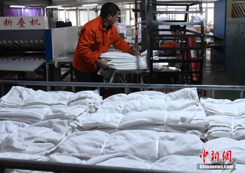 卧铺车厢床单怎么洗？ 探秘春运卧具洗涤车间