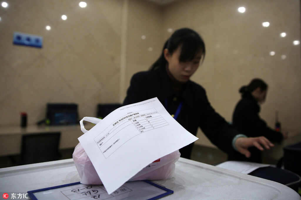 春运中的高铁网络订餐配送员 日行2万步送餐像打仗【9】