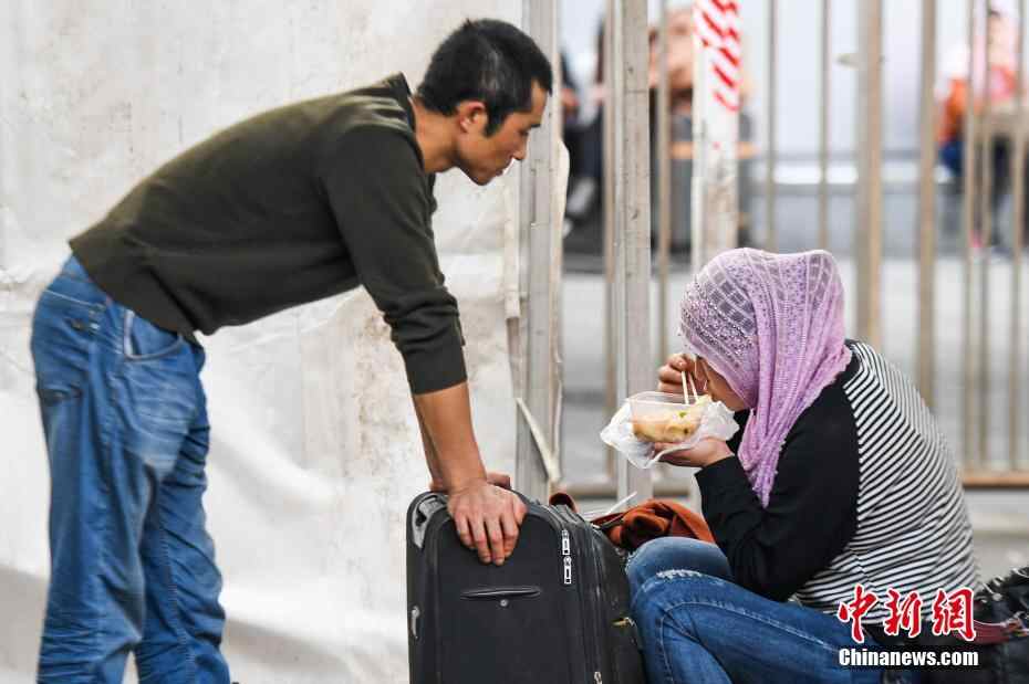 广州火车站的“年夜饭”