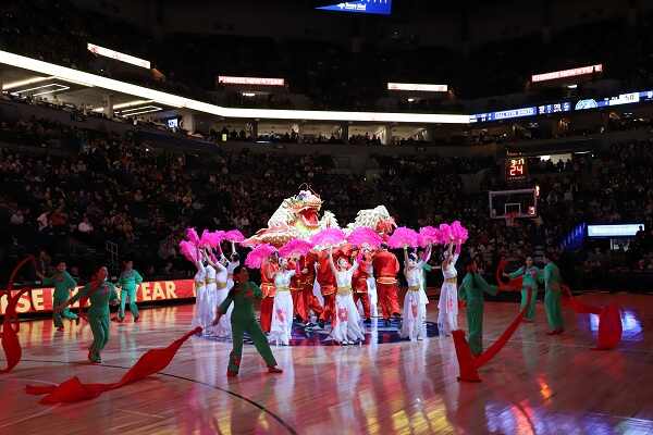 2月9日晚，NBA底特律活塞队在主场举办2018年“欢乐春节”庆祝活动。