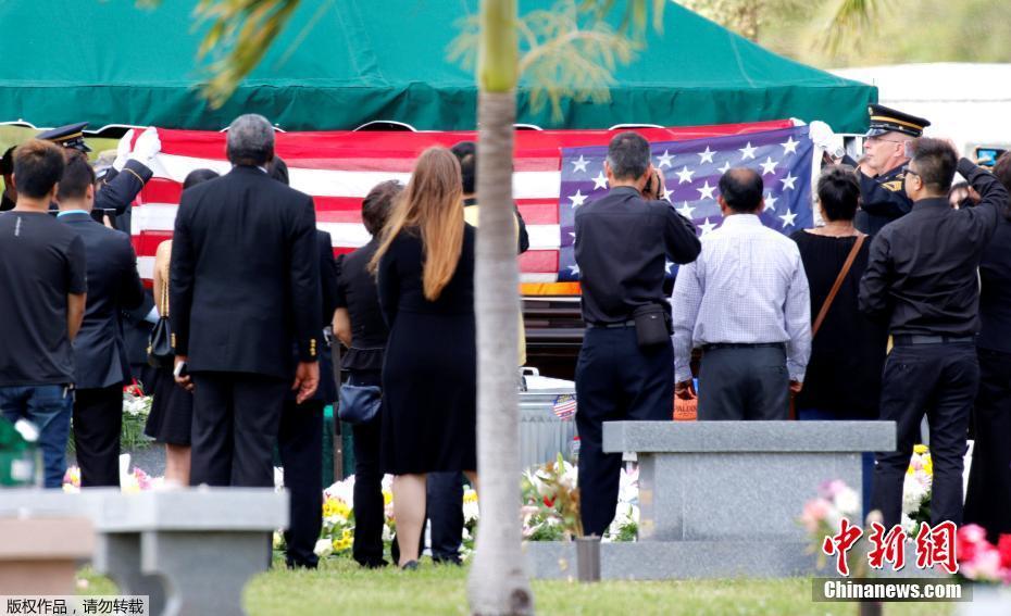 枪击案中舍命救人 美国以全军礼规格安葬华裔小英雄