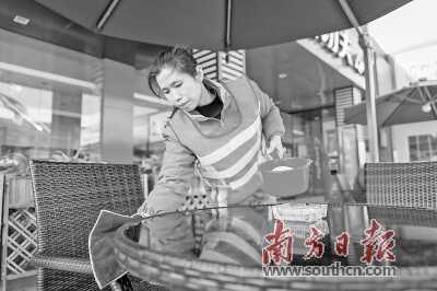 保洁员看6年变化:厕所革命让服务区干净多了