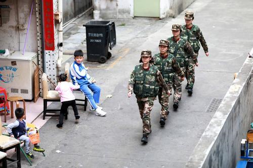 执勤队长岭社区巡逻