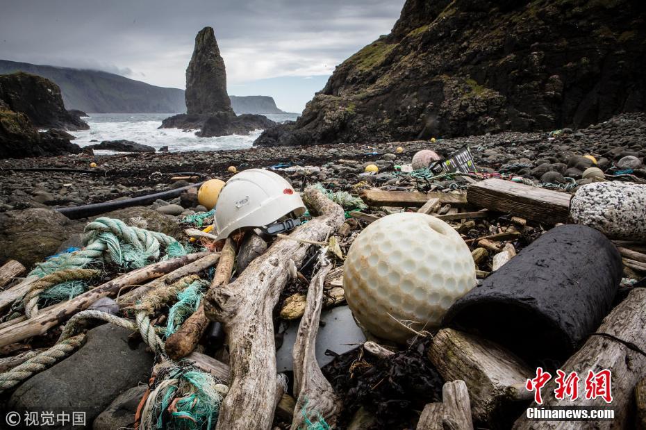 巴厘岛海洋垃圾成灾 大量塑料垃圾海水中漂浮