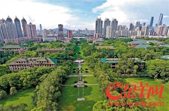 中山大学南校区中轴线绿树成荫 中山大学南校区中轴线绿树成荫