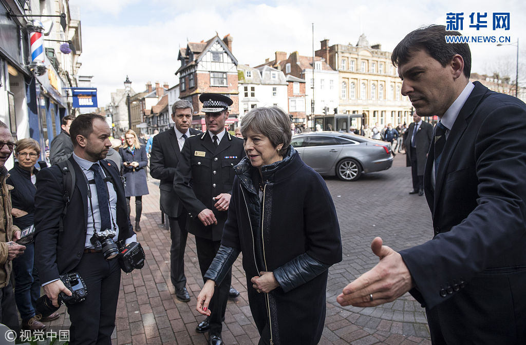 英国首相特雷莎·梅访问俄前双面间谍中毒案发现场