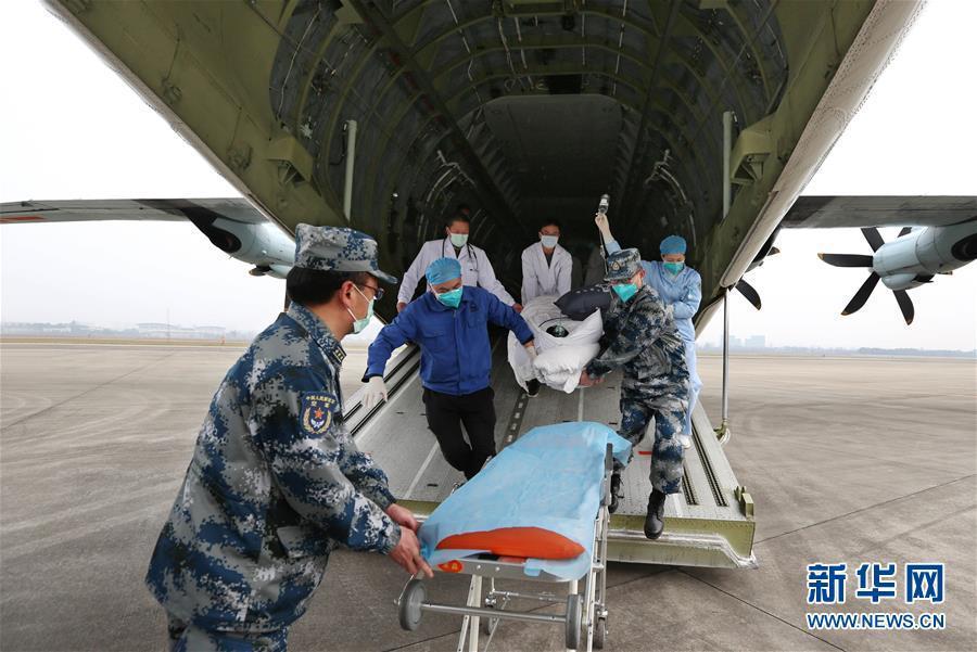 西部战区首次出动运9飞机抢救高原病危军人