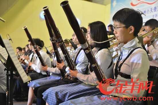 慰问一线官兵及员工 小天使交响乐团奏响拥军爱民强音 慰问一线官兵及员工 小天使交响乐团奏响拥军爱民强音