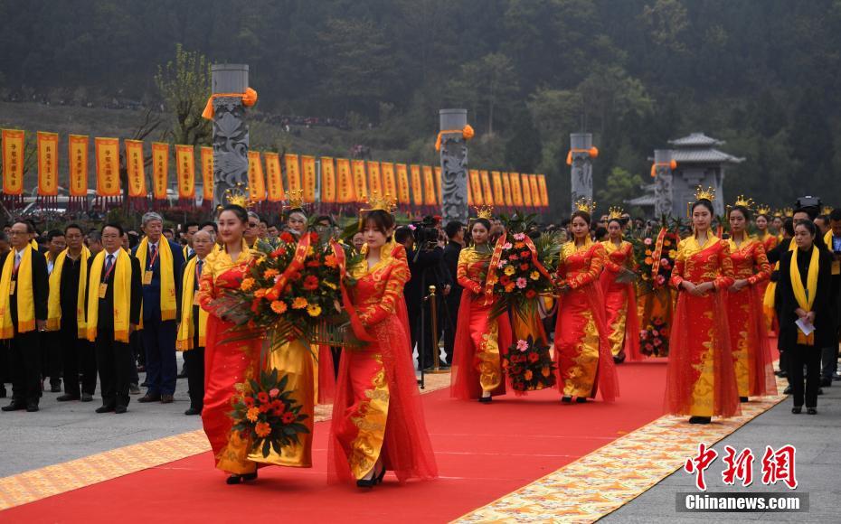 华夏儿女代表聚盐亭 祭拜华夏民族母亲嫘祖