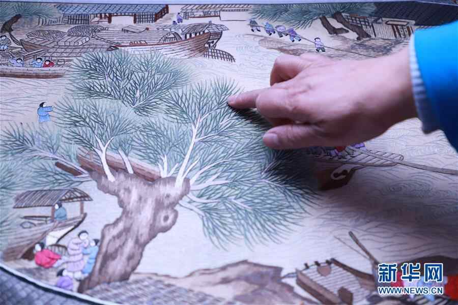 河北刺绣艺人历时4年绣出8米长《清明上河图》