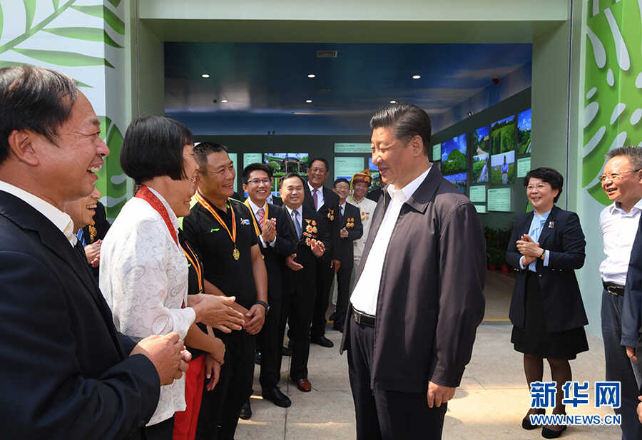 图：习近平在海南考察