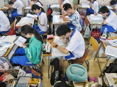  首批“00后”备战高考  为他们打call！