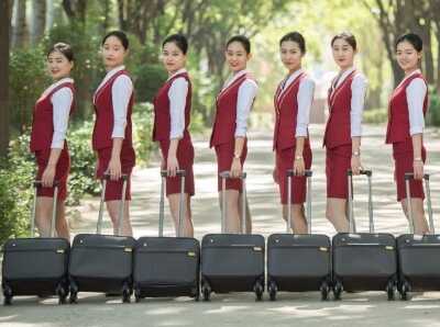  太原“准空姐”拍制服毕业照告别校园