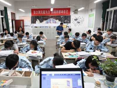  浙江德清：“千禧宝宝”挑灯夜读备战高考