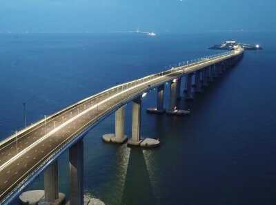  夜瞰港珠澳大桥