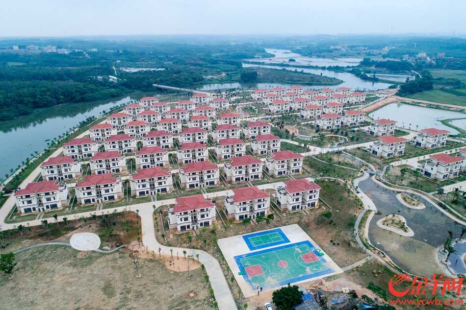 湛江富豪捐别墅终入伙！记者 邓勃 航拍